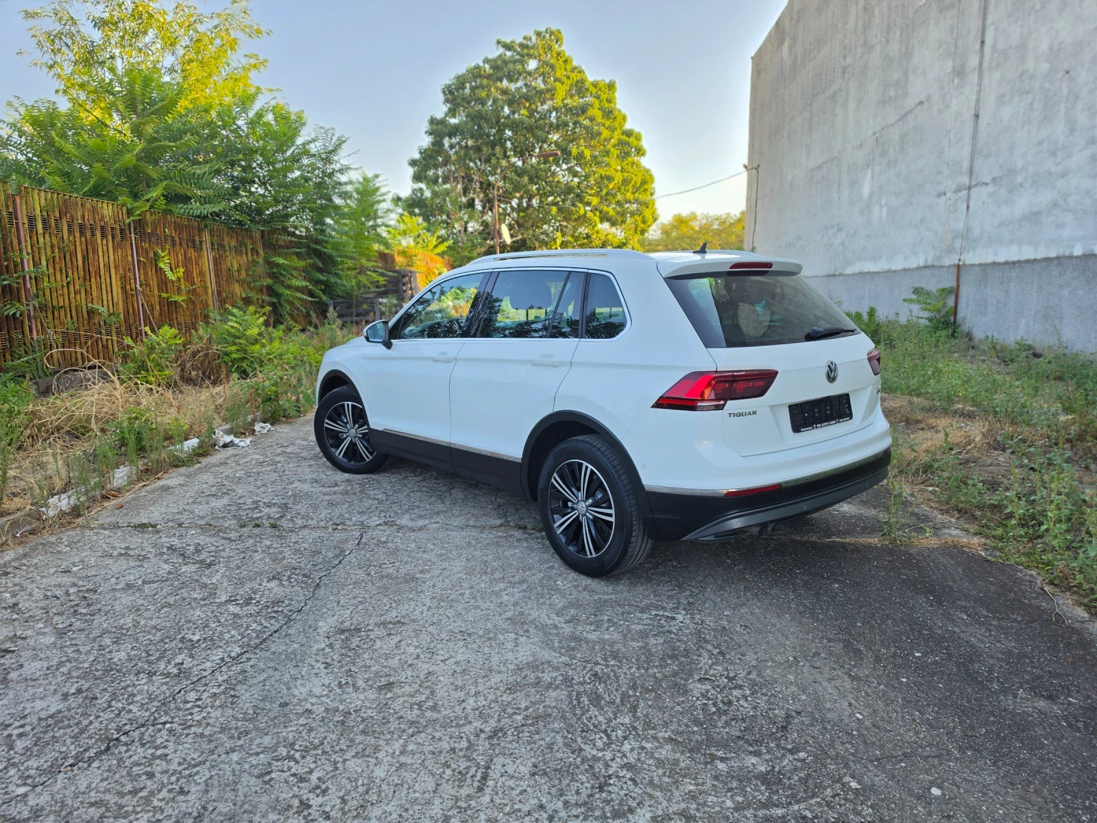 VW Tiguan 2.0TDI 4Motion HIGHLINE VIRTUAL PANORAMA ACC HUD, снимка 2 - Автомобили и джипове - 56091237