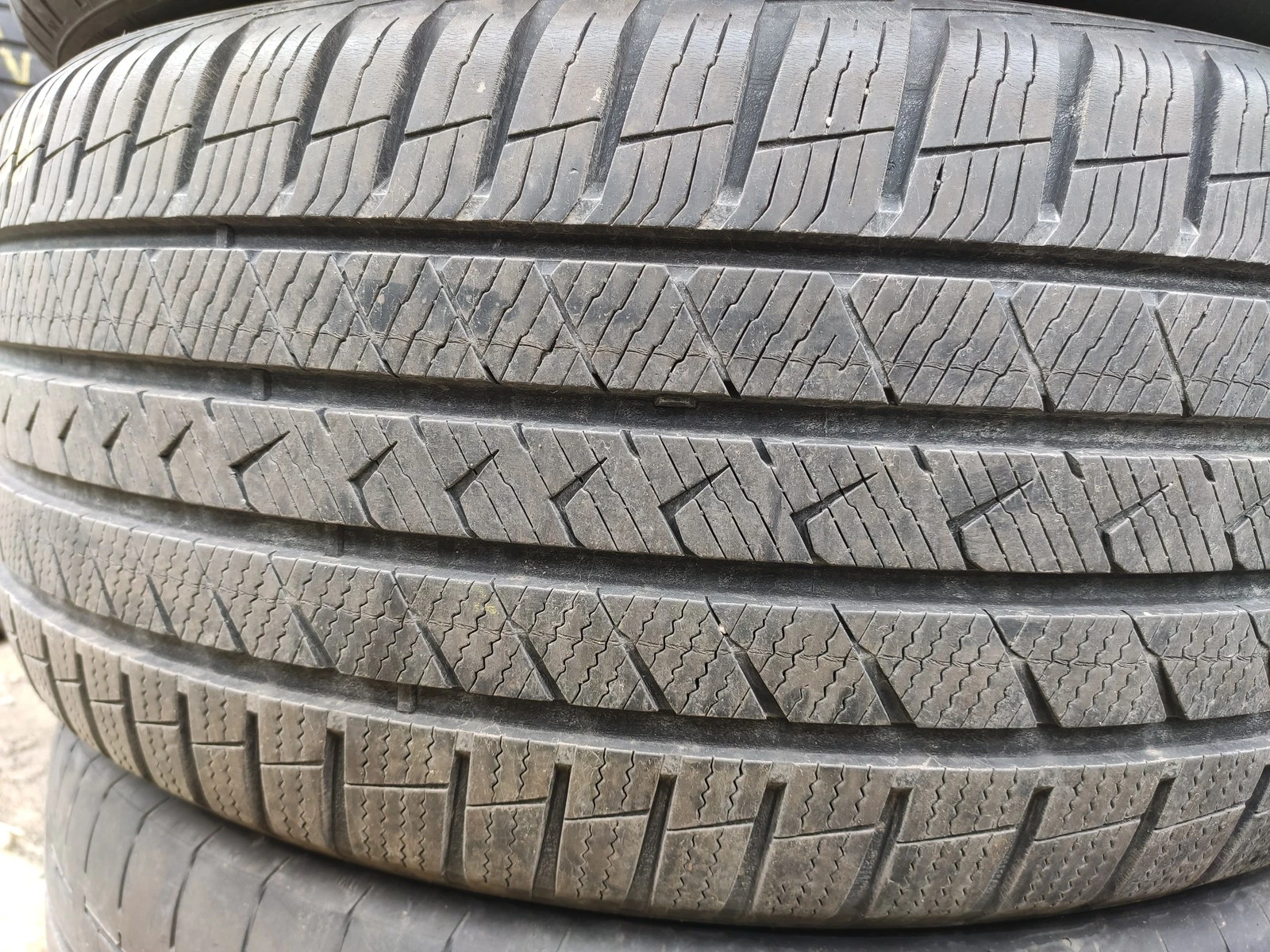 Гуми Всесезонни 255/45R19, снимка 2 - Гуми и джанти - 56725167