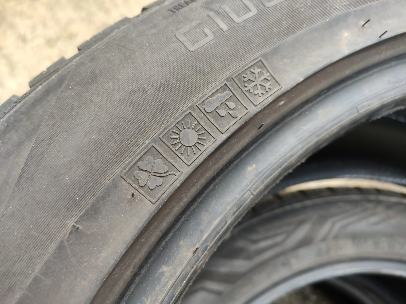 Гуми Всесезонни 255/45R19, снимка 9 - Гуми и джанти - 56725167
