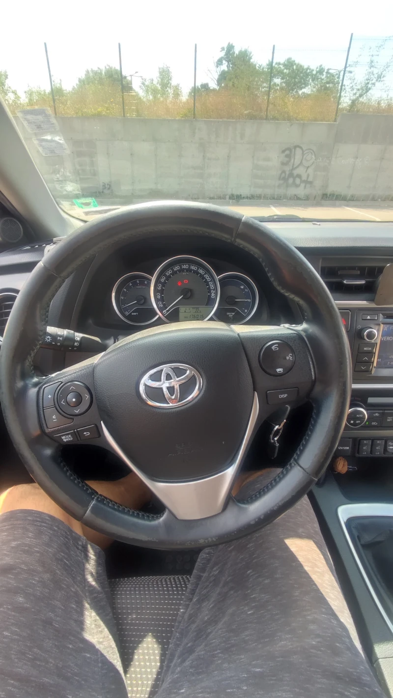 Toyota Auris 1.4 D-4D, снимка 8 - Автомобили и джипове - 47042315