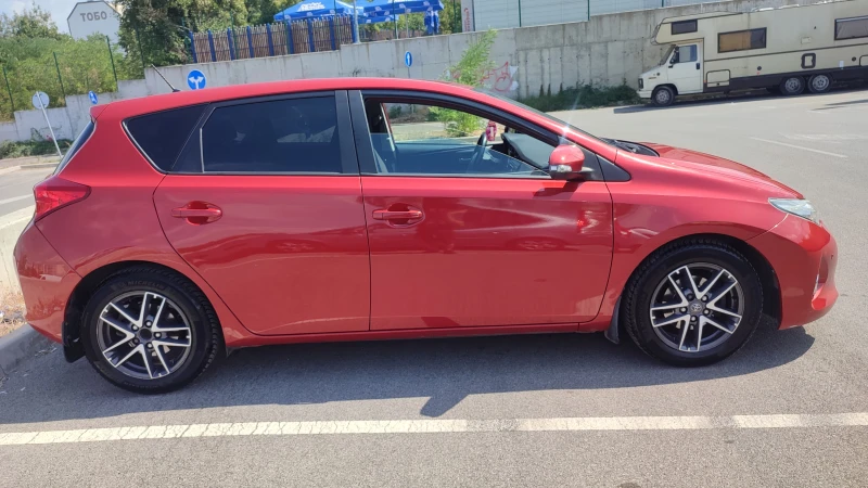 Toyota Auris 1.4 D-4D, снимка 5 - Автомобили и джипове - 47042315