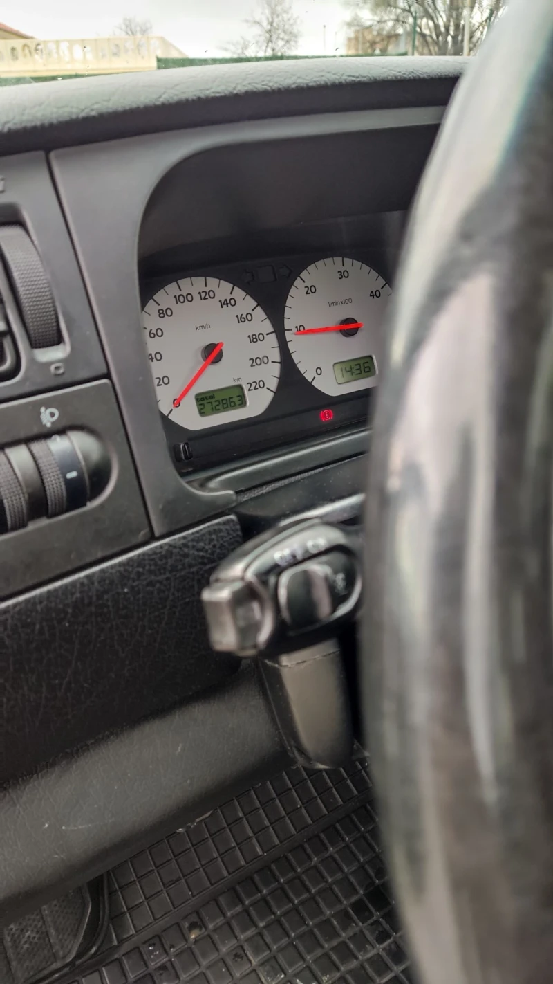 VW Golf, снимка 7 - Автомобили и джипове - 51790651