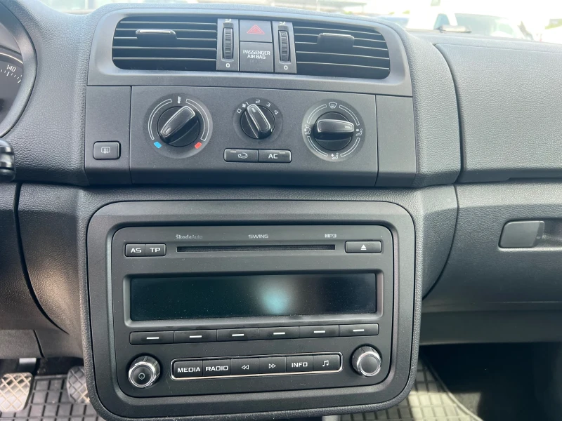 Skoda Fabia 1.6тди-Клима, снимка 10 - Автомобили и джипове - 50570321