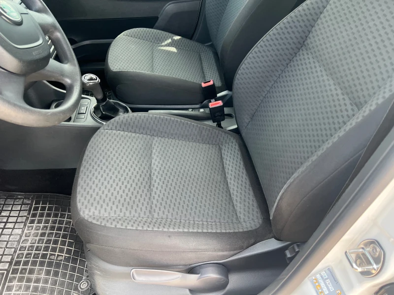 Skoda Fabia 1.6тди-Клима, снимка 11 - Автомобили и джипове - 50570321