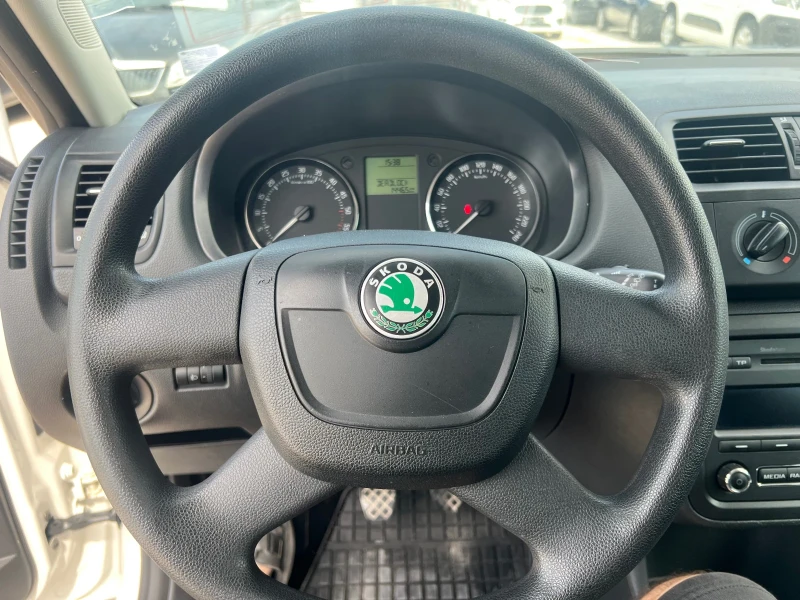 Skoda Fabia 1.6тди-Клима, снимка 14 - Автомобили и джипове - 50570321