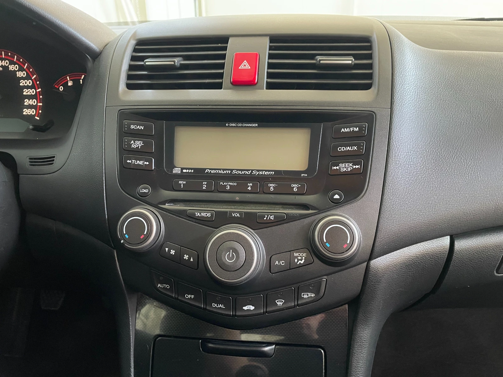Honda Accord Facelift 2.0 i-Vtec - изображение 9