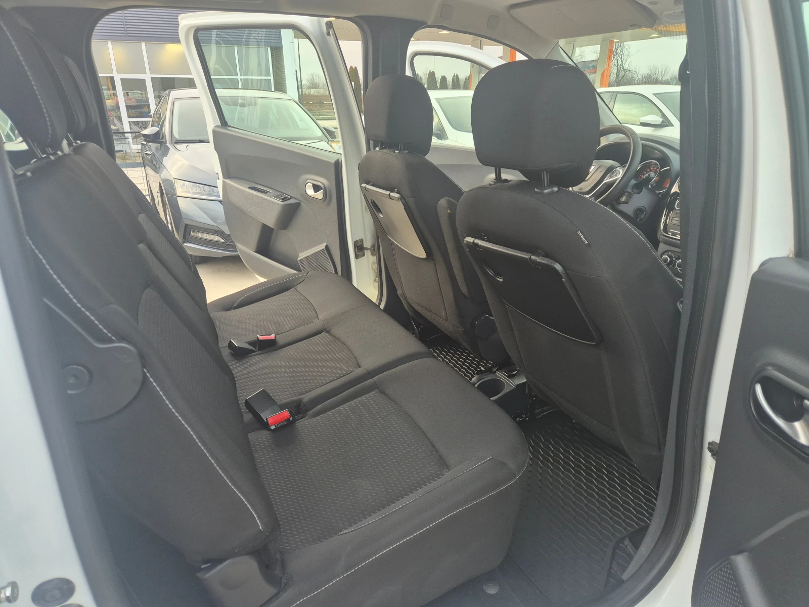 Dacia Lodgy 7-места 1, 5-DCI - изображение 10