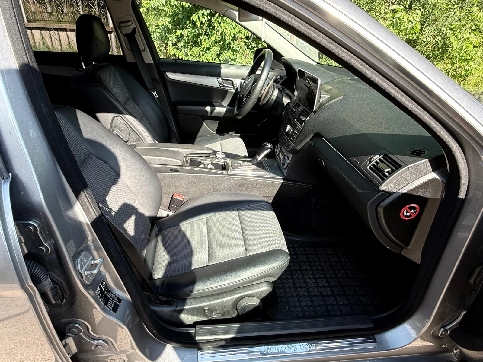 Mercedes-Benz C 180 CGI BlueEFFICIENCY, снимка 11 - Автомобили и джипове - 54766542