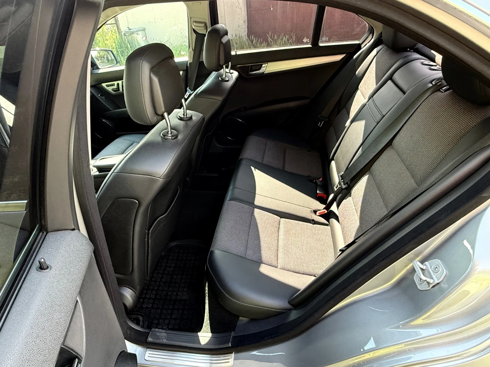 Mercedes-Benz C 180 CGI BlueEFFICIENCY, снимка 10 - Автомобили и джипове - 54766542