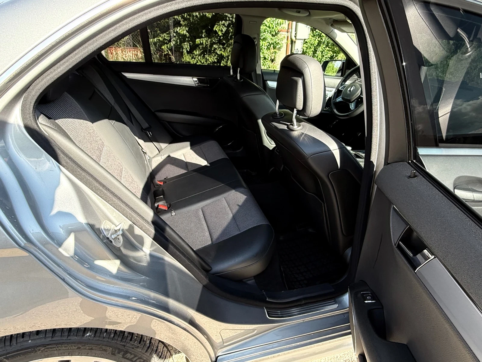 Mercedes-Benz C 180 CGI BlueEFFICIENCY, снимка 12 - Автомобили и джипове - 54766542