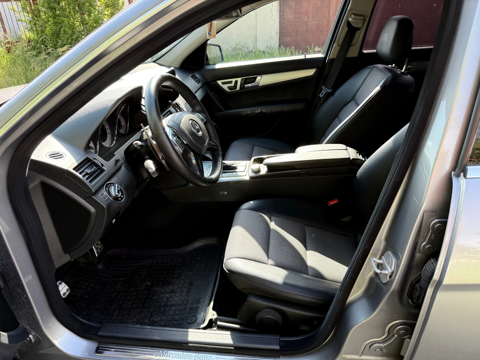 Mercedes-Benz C 180 CGI BlueEFFICIENCY, снимка 9 - Автомобили и джипове - 54766542