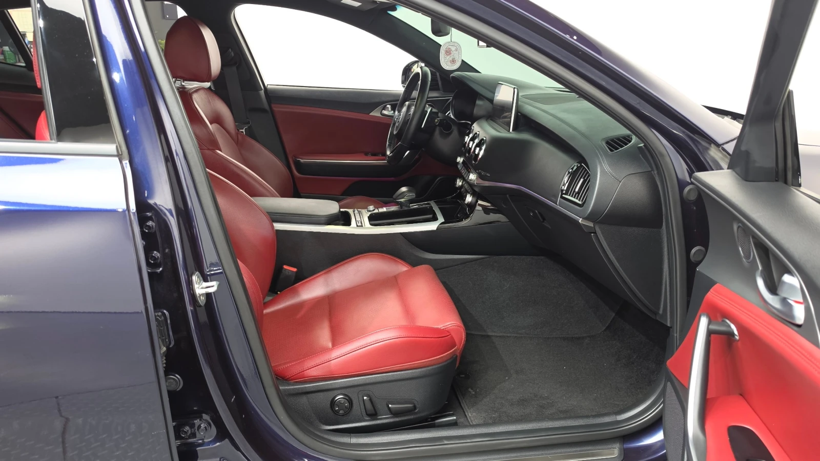 Kia Stinger 2WD Platinum Disi/LineAssist/Обдухване, снимка 10 - Автомобили и джипове - 55189656