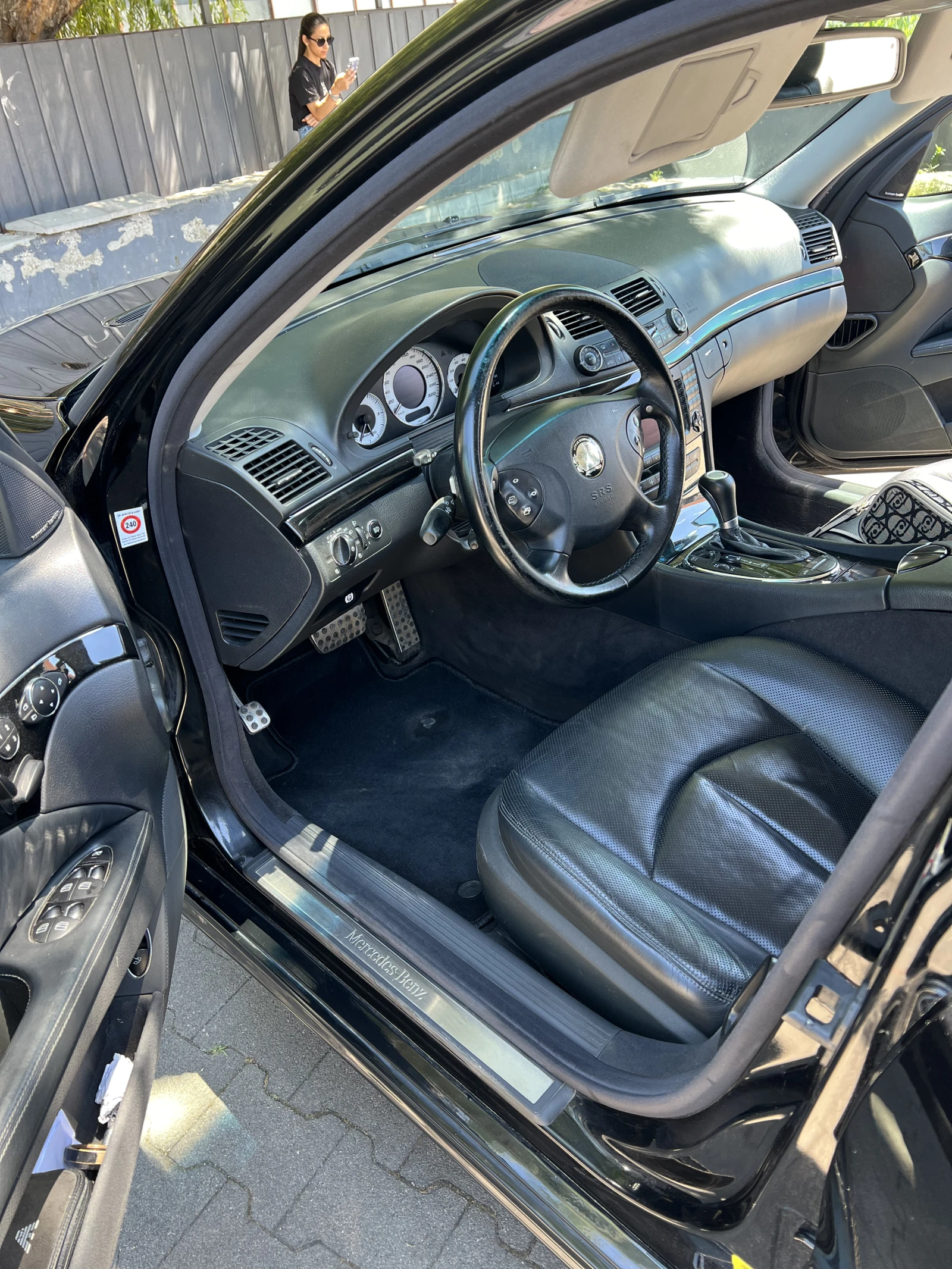 Mercedes-Benz E 500 Е63 AMG пакет , keyless Go, снимка 12 - Автомобили и джипове - 55256733