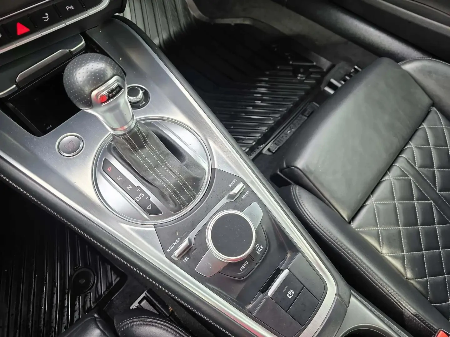 Audi Tt S-Line* Quattro* АвтоКредит* (ЦЕНА ДО БГ), снимка 14 - Автомобили и джипове - 55300600