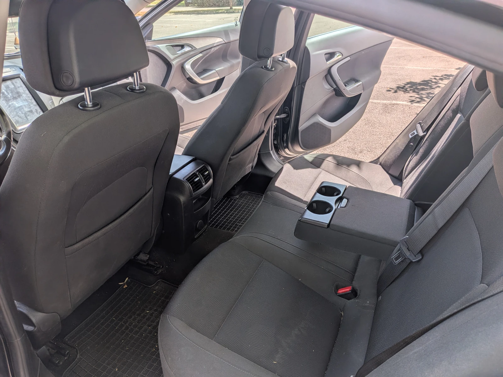 Opel Insignia 2.0 turbo 4x4, снимка 12 - Автомобили и джипове - 55392985