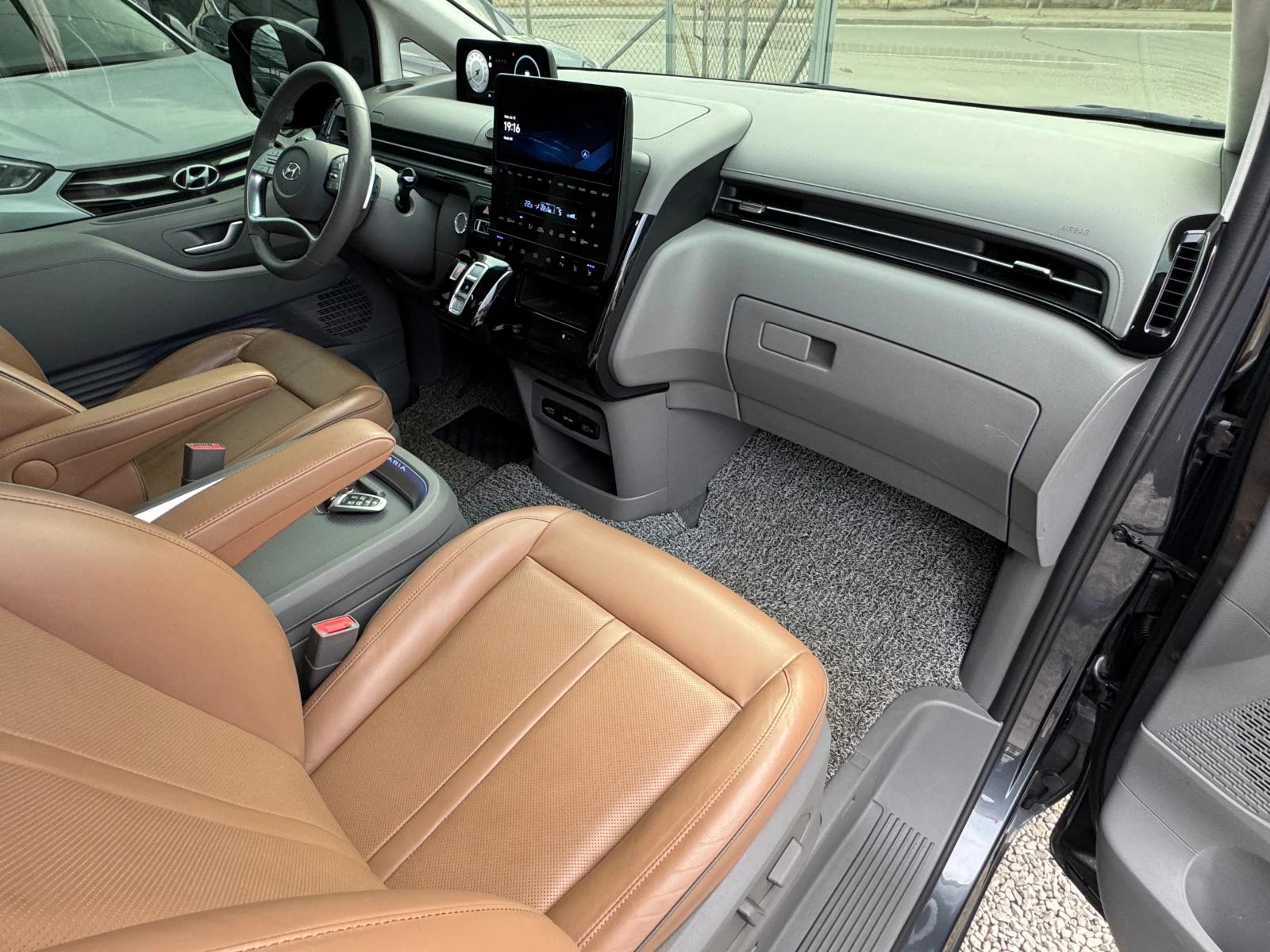 Hyundai Staria 3.5 V6 LPG ! 6+ 1 ! Inspiration ! | Mobile.bg � ����������� 11