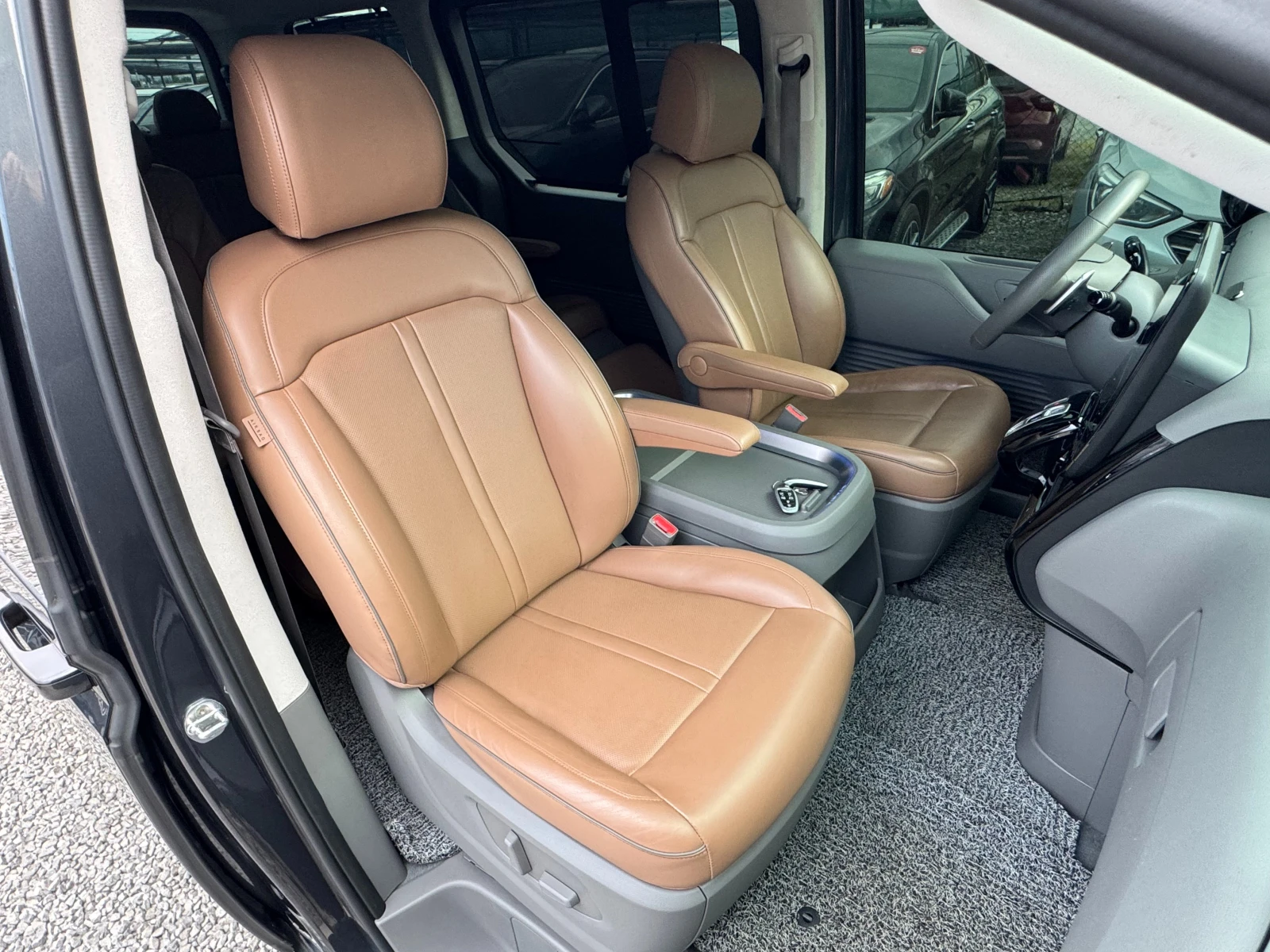 Hyundai Staria 3.5 V6 LPG ! 6+ 1 ! Inspiration ! | Mobile.bg � ����������� 10
