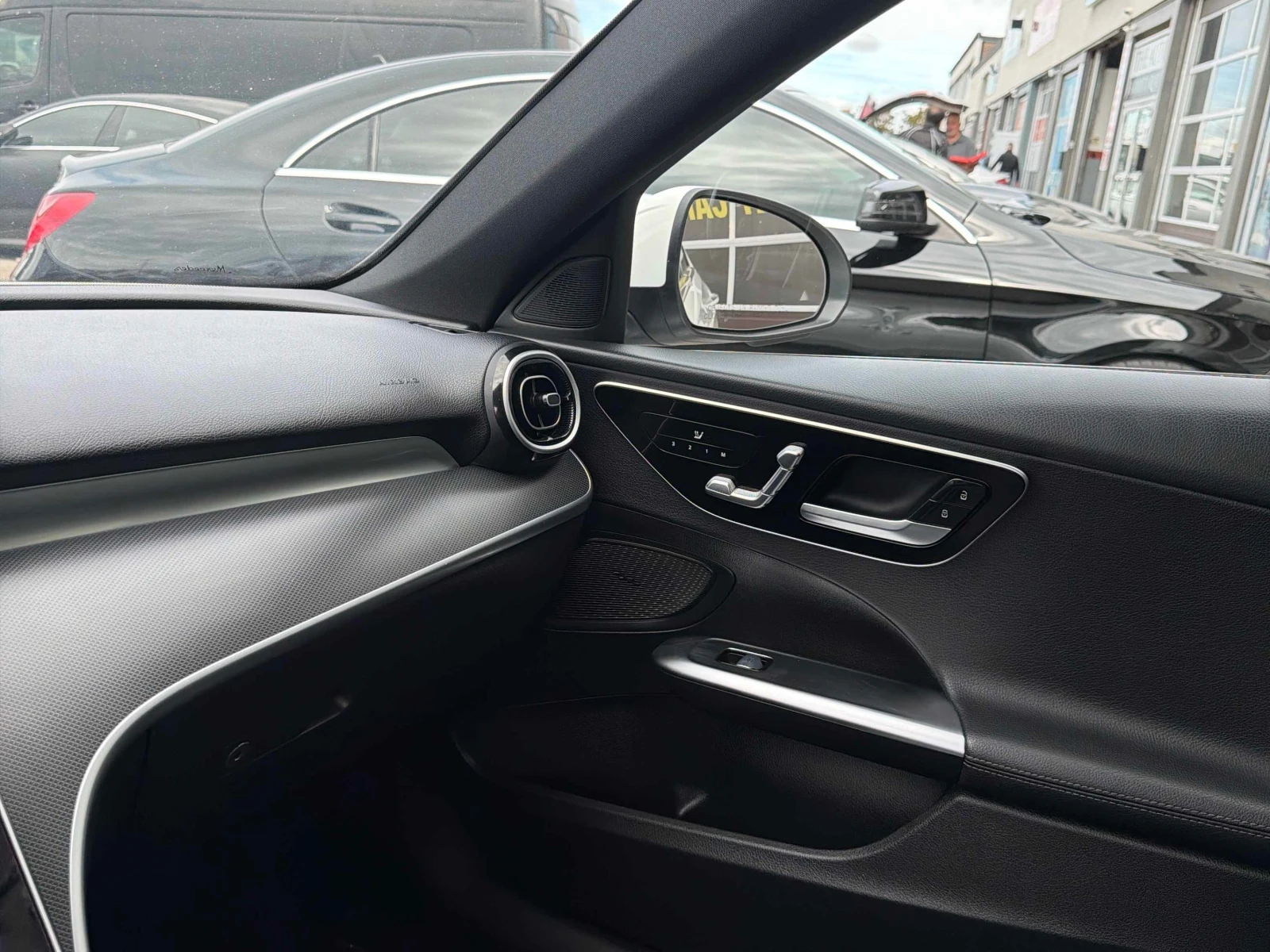 Mercedes-Benz C 300 * АВТОКРЕДИТ БЕЗ ПЪРВОНАЧАЛНА ВНОСКА* , снимка 11 - Автомобили и джипове - 56149037