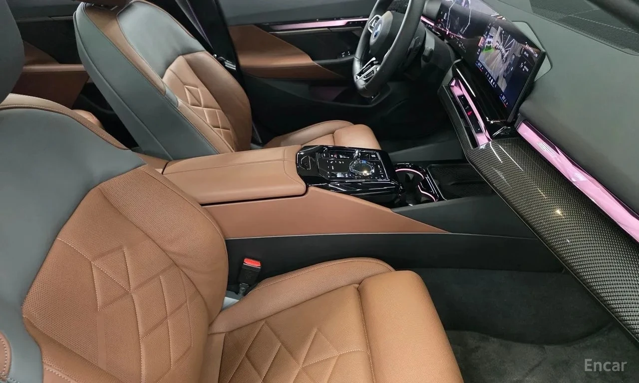 BMW 550 * 550e xDrive M Sport Pro * , снимка 16 - Автомобили и джипове - 56748484
