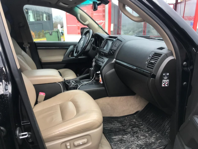 Toyota Land cruiser 200, снимка 9 - Автомобили и джипове - 49571780