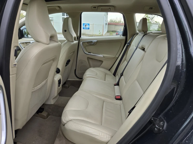 Volvo XC60 2.0 D3 Високо ниво на оборудване, снимка 14 - Автомобили и джипове - 52269226