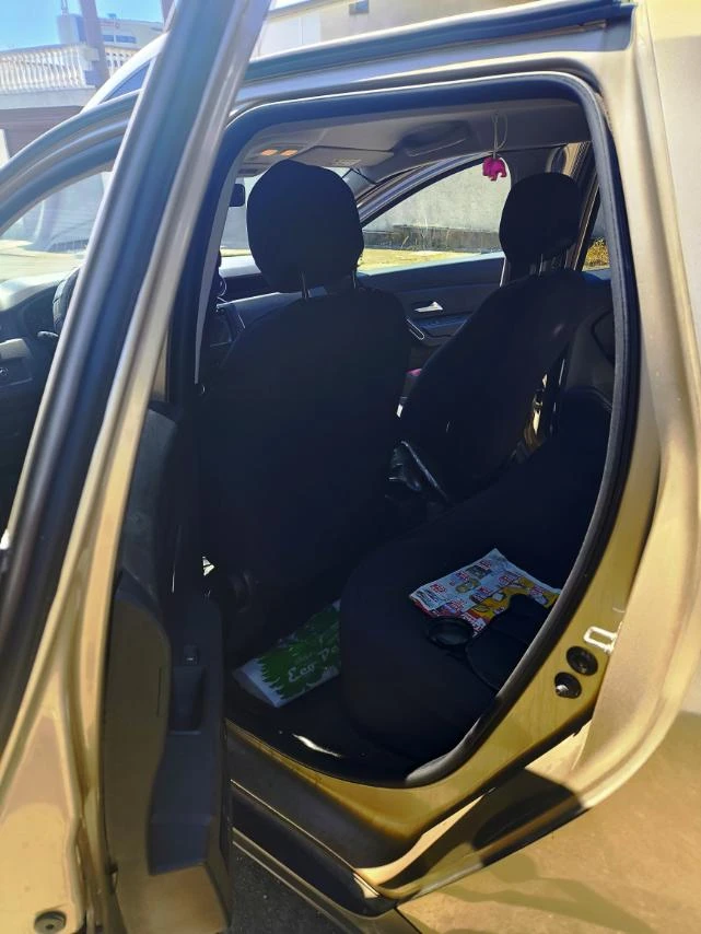 Dacia Duster, снимка 12 - Автомобили и джипове - 54439333
