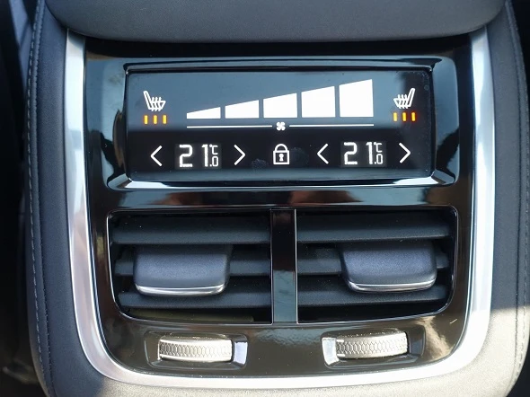 Volvo Xc90 T8 Recharge AWD = Plus Dark = 7 Seats Гаранция, снимка 11 - Автомобили и джипове - 55752741