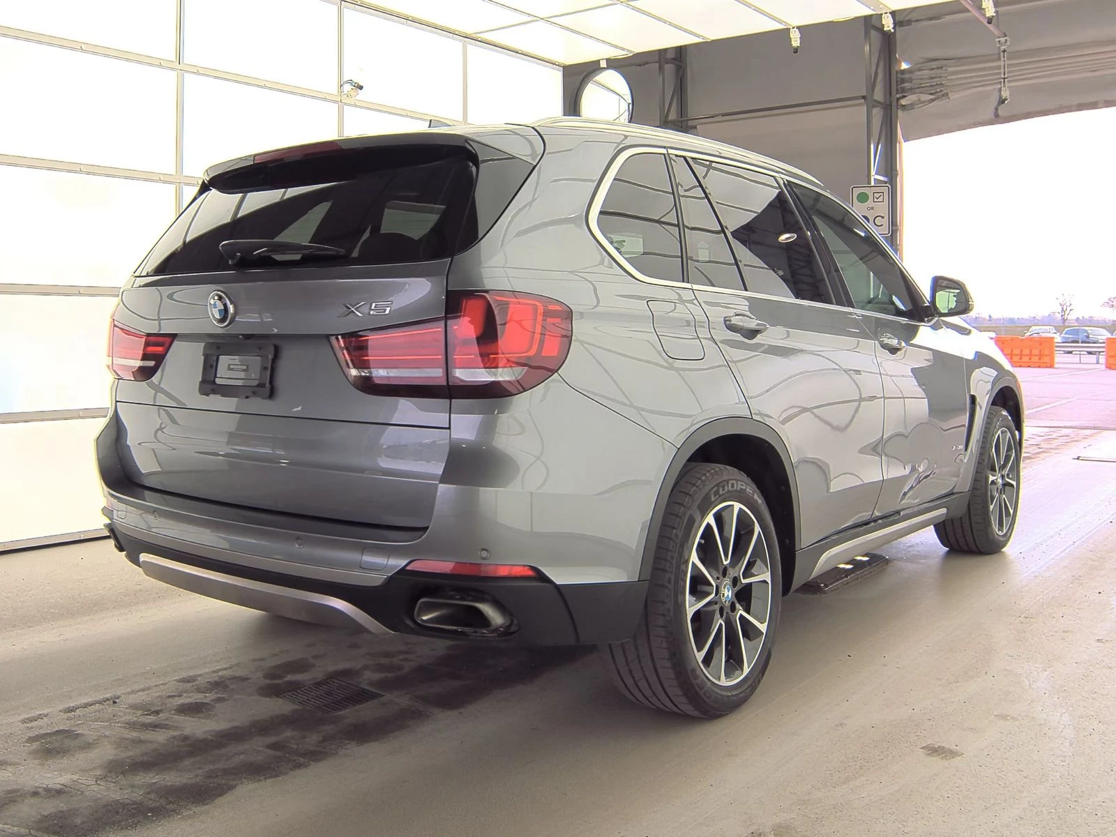 BMW X5 XDRIVE35I* KEYLESS* HARMAN* PANO* HEAD UP*  - изображение 4