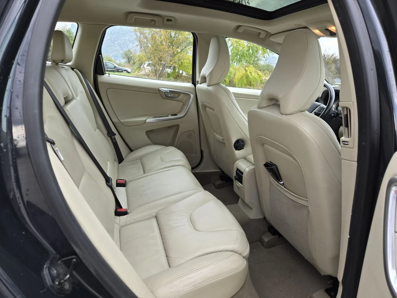 Volvo XC60 2.0 D3 Високо ниво на оборудване | Mobile.bg — изображение 12