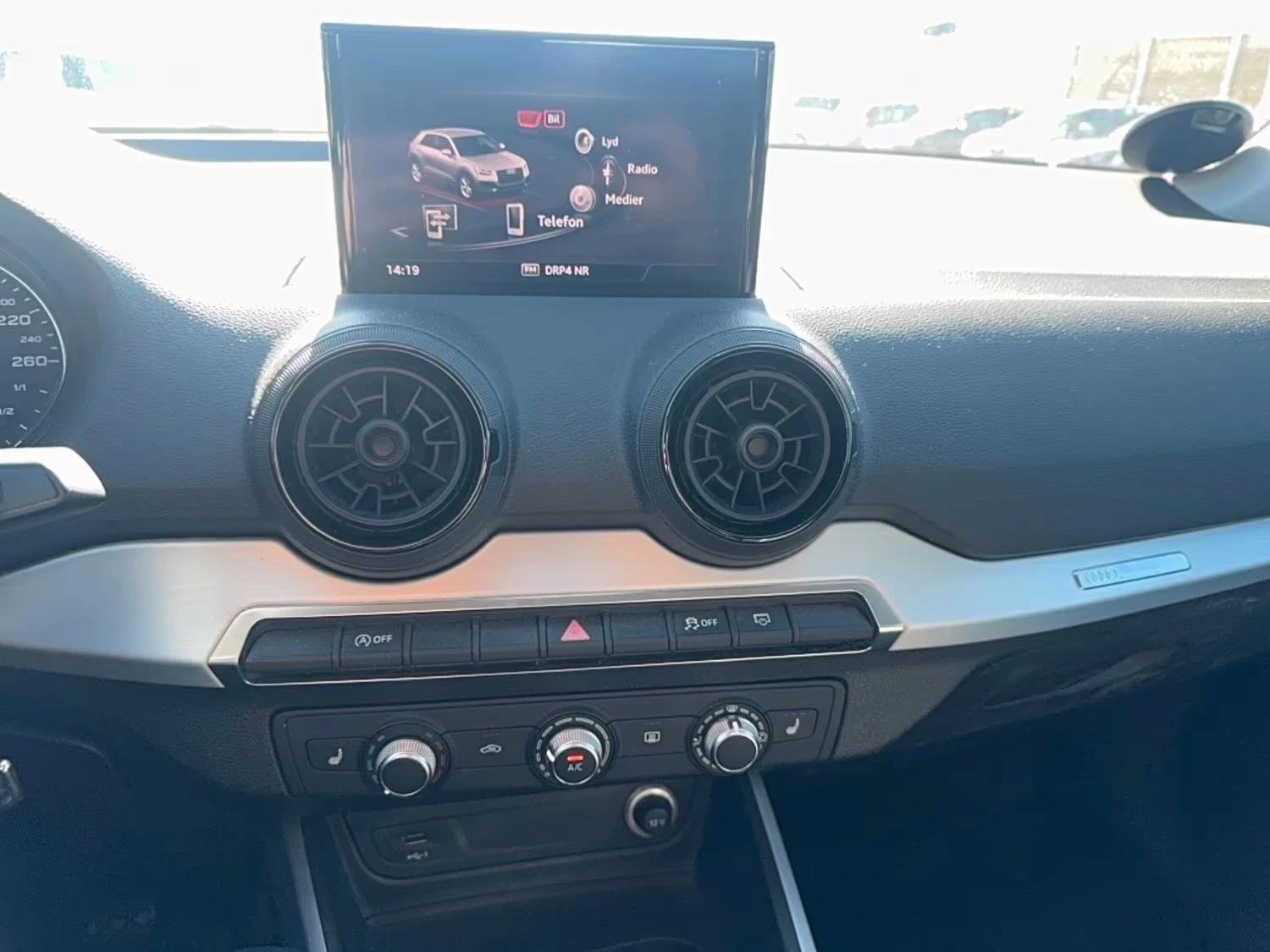 Audi Q2 1.6d Sport 116ps DK, снимка 7 - Автомобили и джипове - 54161120