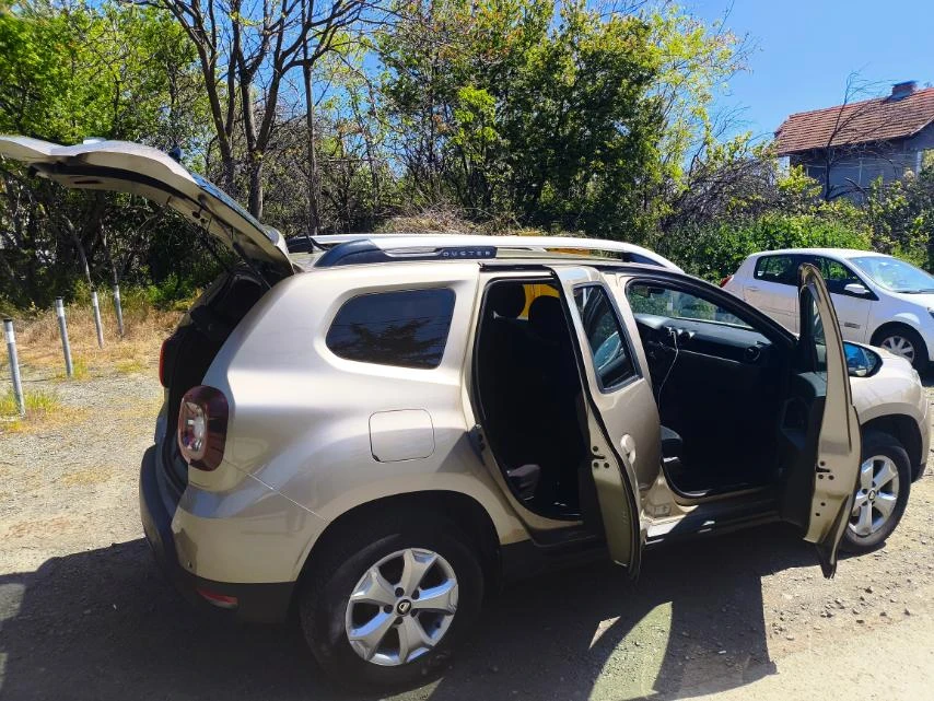 Dacia Duster, снимка 14 - Автомобили и джипове - 54439333