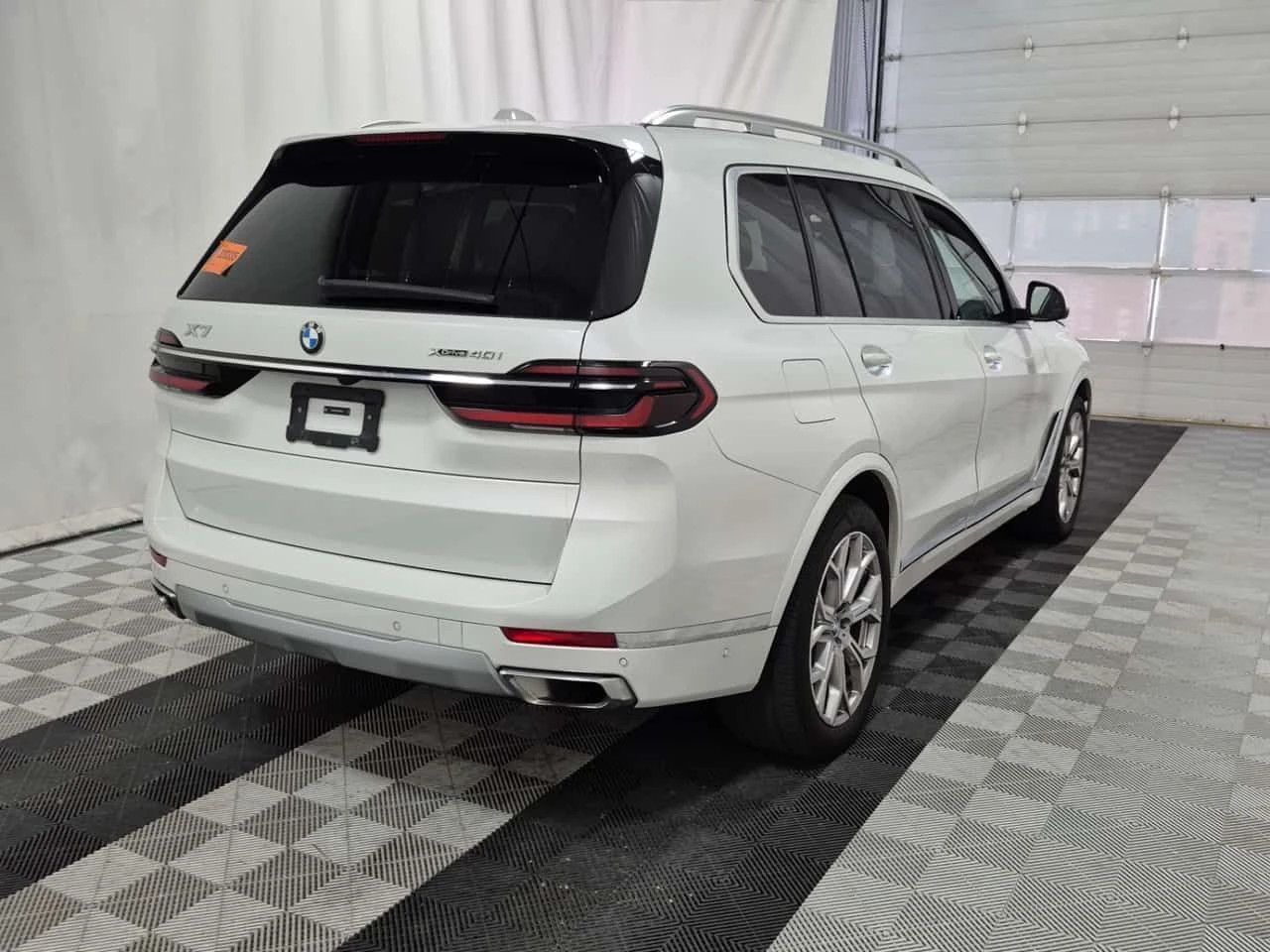 BMW X7 XDRIVE40I| SKY LOUNGE| HUD| 360| AMB| 7 MEСТА, снимка 3 - Автомобили и джипове - 54452876