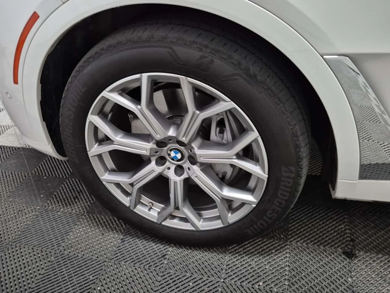 BMW X7 XDRIVE40I| SKY LOUNGE| HUD| 360| AMB| 7 MEСТА, снимка 6 - Автомобили и джипове - 54452876