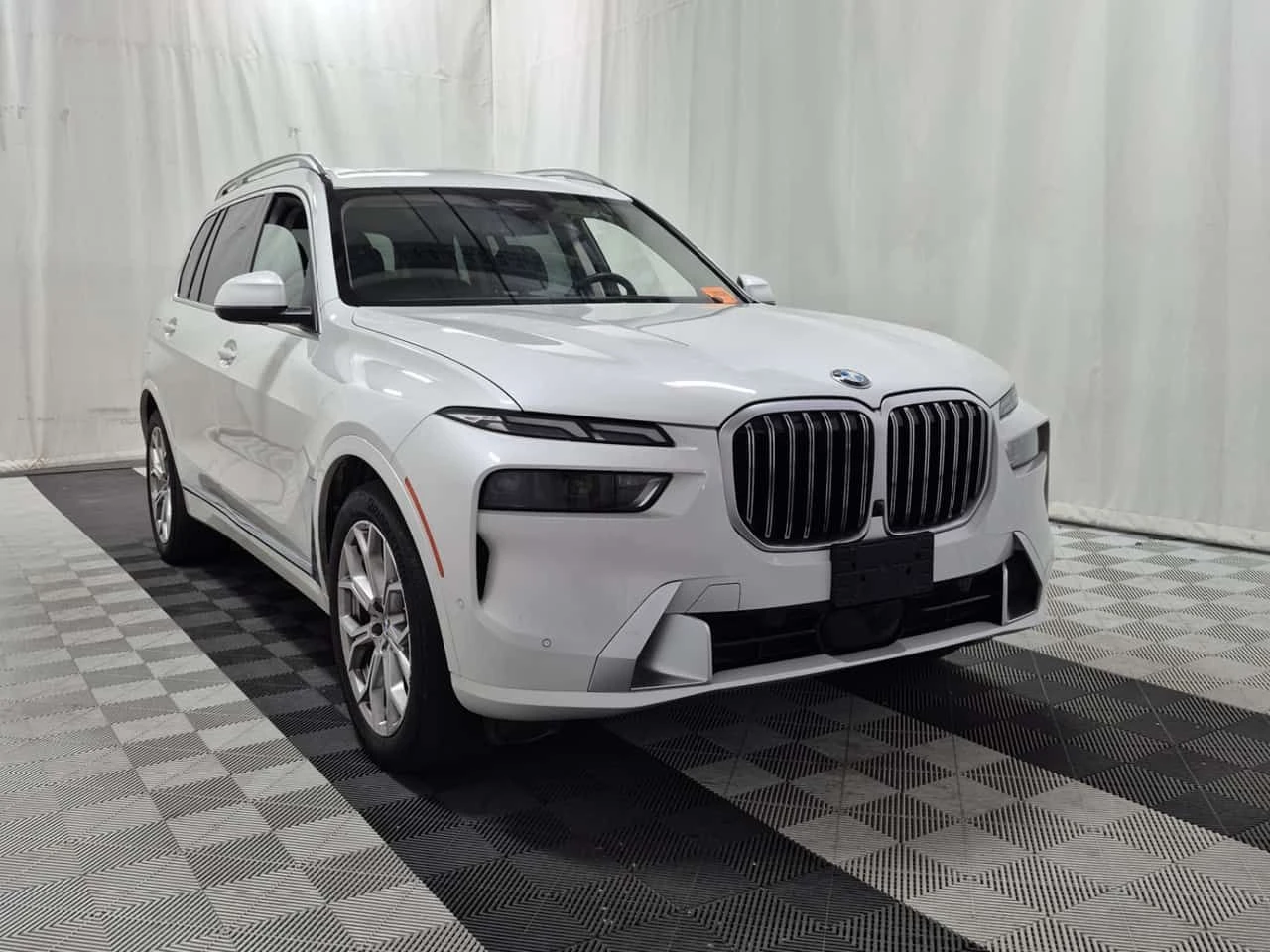 BMW X7 XDRIVE40I| SKY LOUNGE| HUD| 360| AMB| 7 MEСТА, снимка 2 - Автомобили и джипове - 54452876