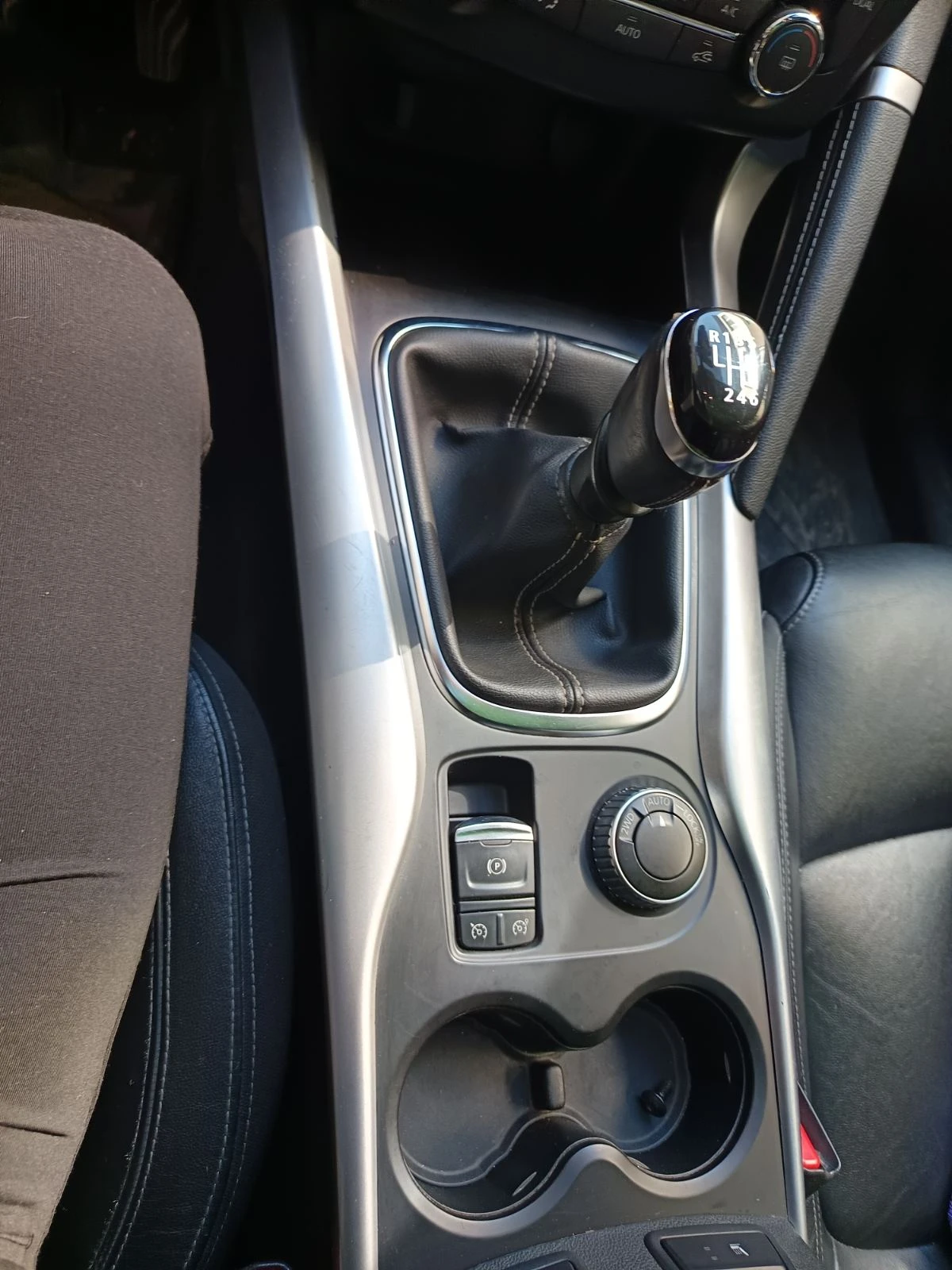 Renault Kadjar 4x4, 1, 6 DCI, 130 hp, снимка 14 - Автомобили и джипове - 54609716