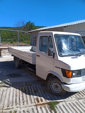  Mercedes-Benz 208