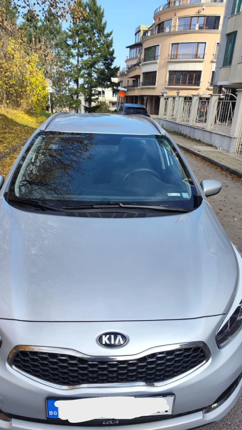 Kia Ceed 1.6 CRDi 135 hp, снимка 4 - Автомобили и джипове - 48083873