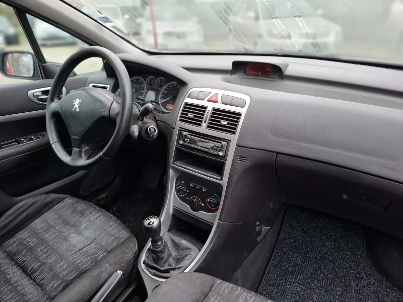 Peugeot 307 1.6i * КЛИМАТИК * РЕГИСТРИРАН * , снимка 10 - Автомобили и джипове - 48653358