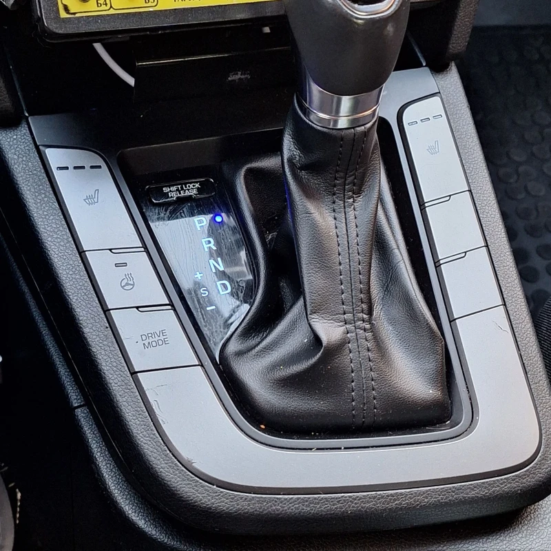 Hyundai Elantra, снимка 5 - Автомобили и джипове - 52330503