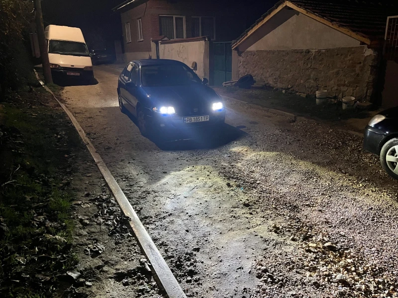 Seat Leon Seat Leon 1.6 16v , снимка 15 - Автомобили и джипове - 52646394