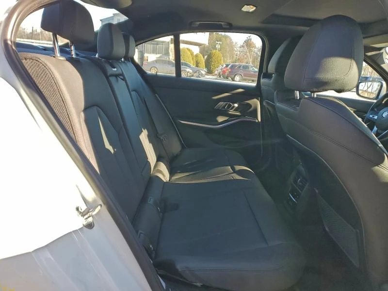 BMW 330 2.0L 4 All wheel drive, снимка 14 - Автомобили и джипове - 52801938