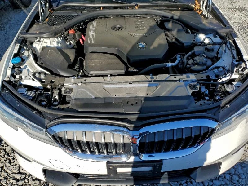 BMW 330 2.0L 4 All wheel drive, снимка 3 - Автомобили и джипове - 52801938