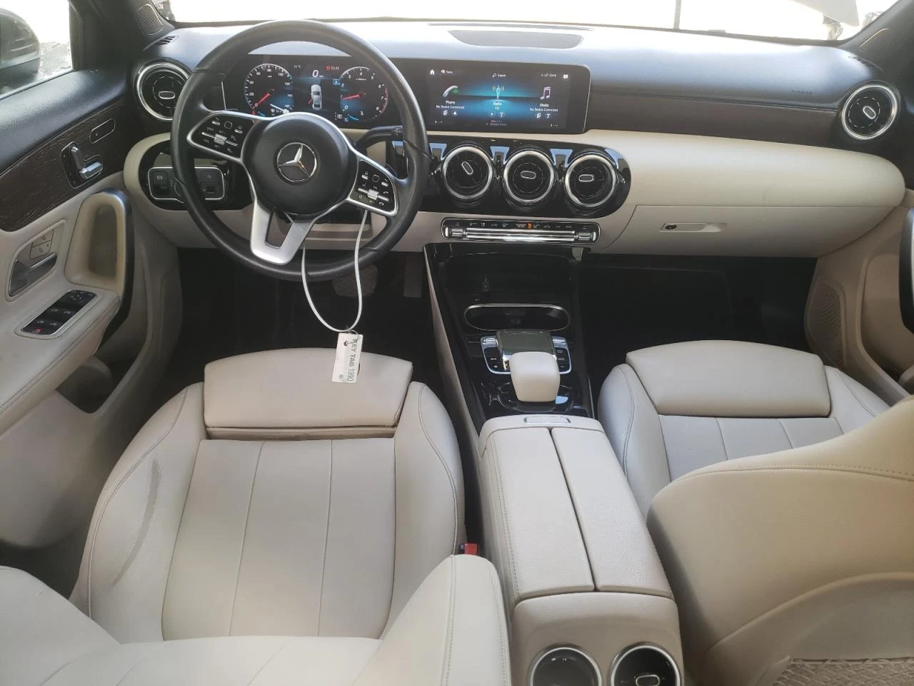 Mercedes-Benz A 220 4MATIC * Възможност за лизинг*  - изображение 8
