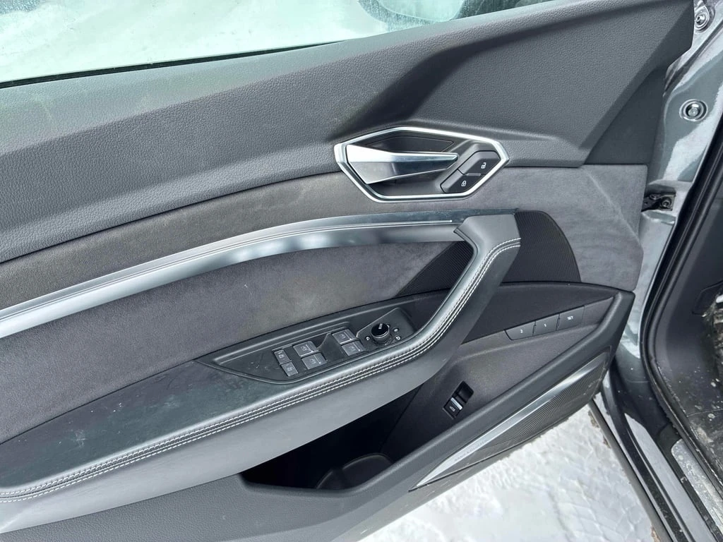 Audi E-Tron Technik  CARFAX | Mobile.bg � ����������� 12