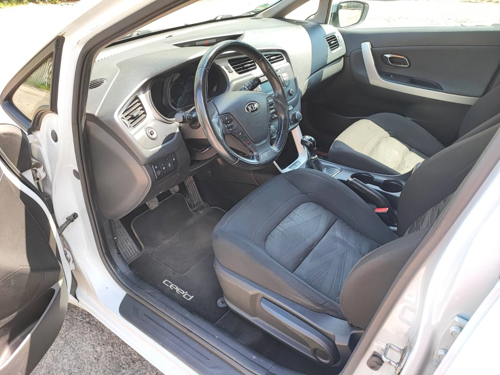 Kia Ceed, снимка 6 - Автомобили и джипове - 54456514