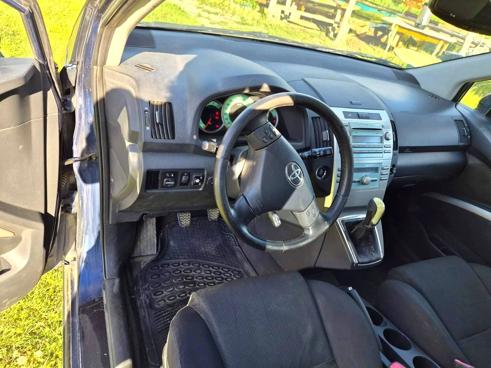 Toyota Corolla verso, снимка 13 - Автомобили и джипове - 54611077