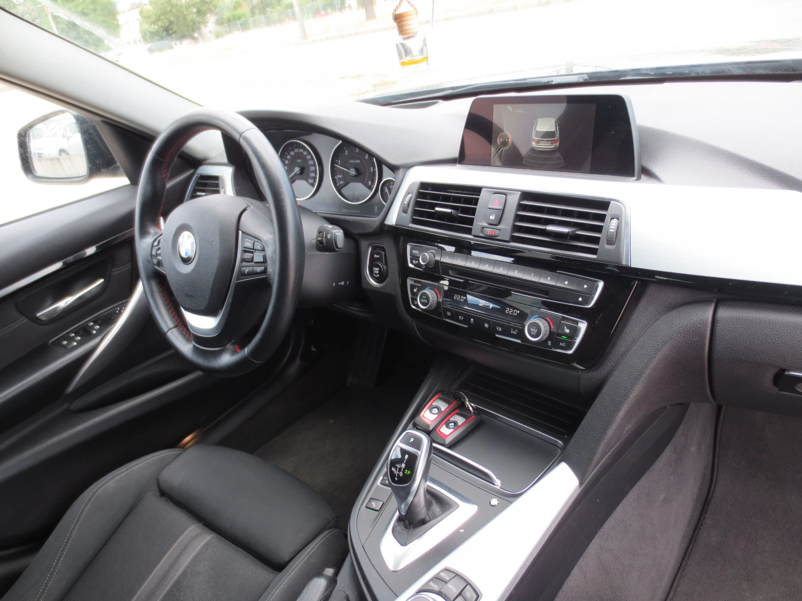 BMW 320 2.0 Twin Power Turbo, снимка 14 - Автомобили и джипове - 55220247