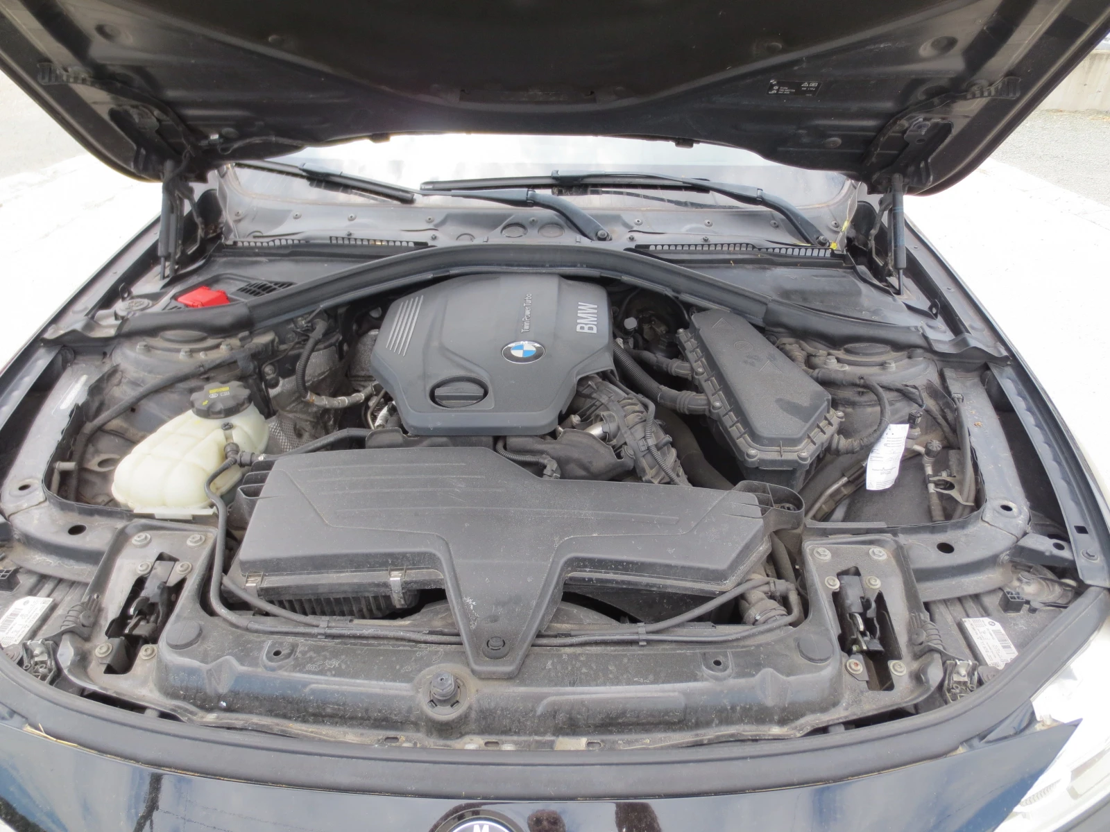 BMW 320 2.0 Twin Power Turbo, снимка 17 - Автомобили и джипове - 55220247