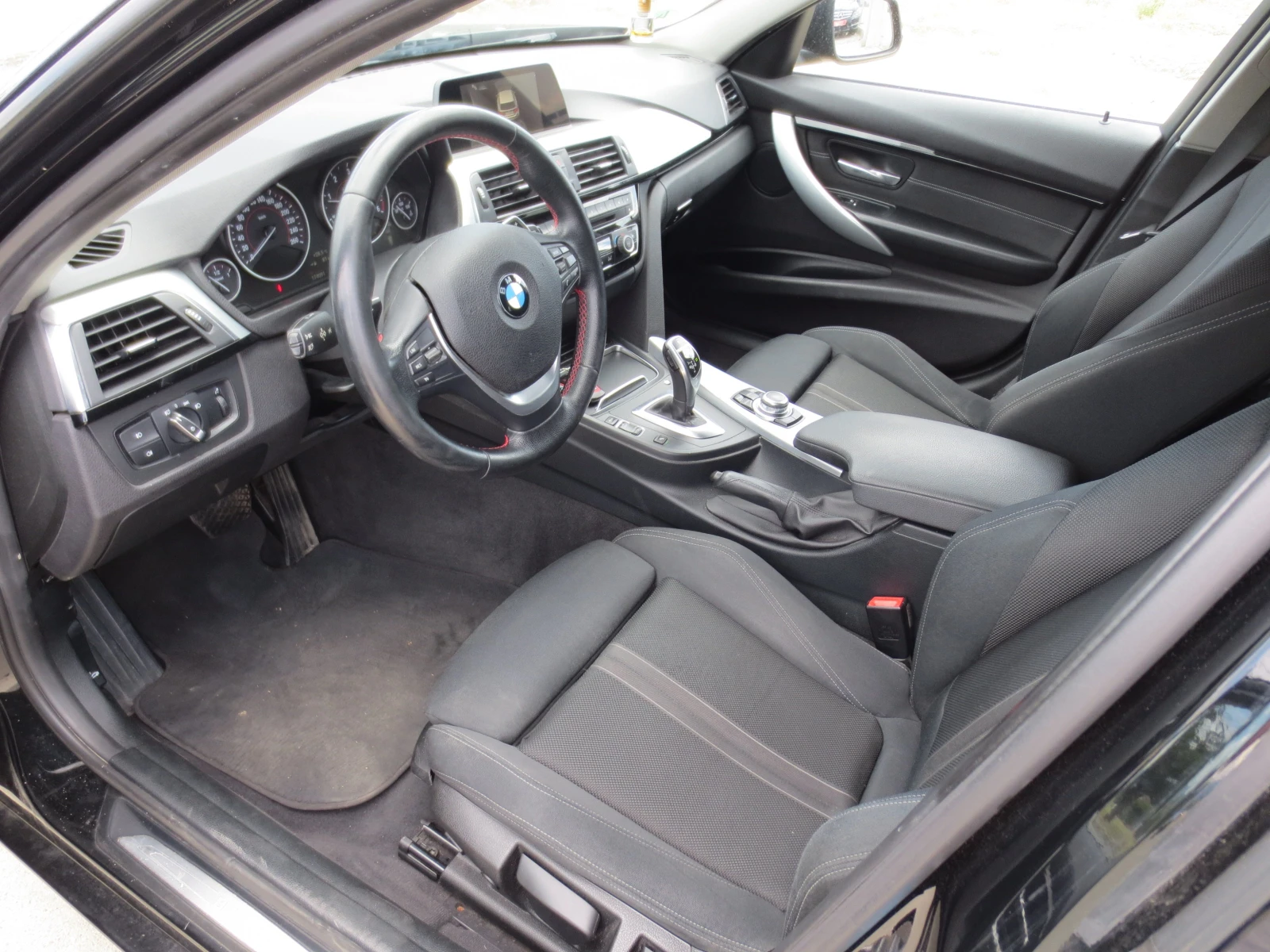 BMW 320 2.0 Twin Power Turbo, снимка 9 - Автомобили и джипове - 55220247