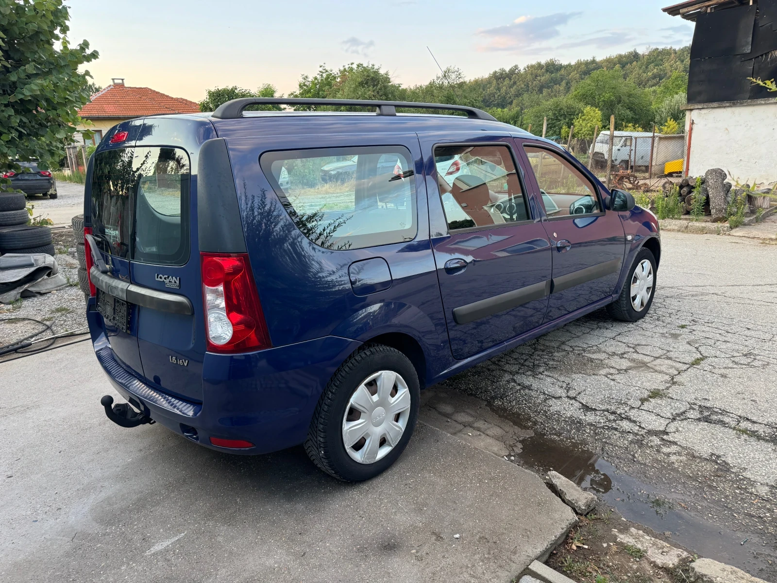 Dacia Logan 1.6i, снимка 4 - Автомобили и джипове - 55443892